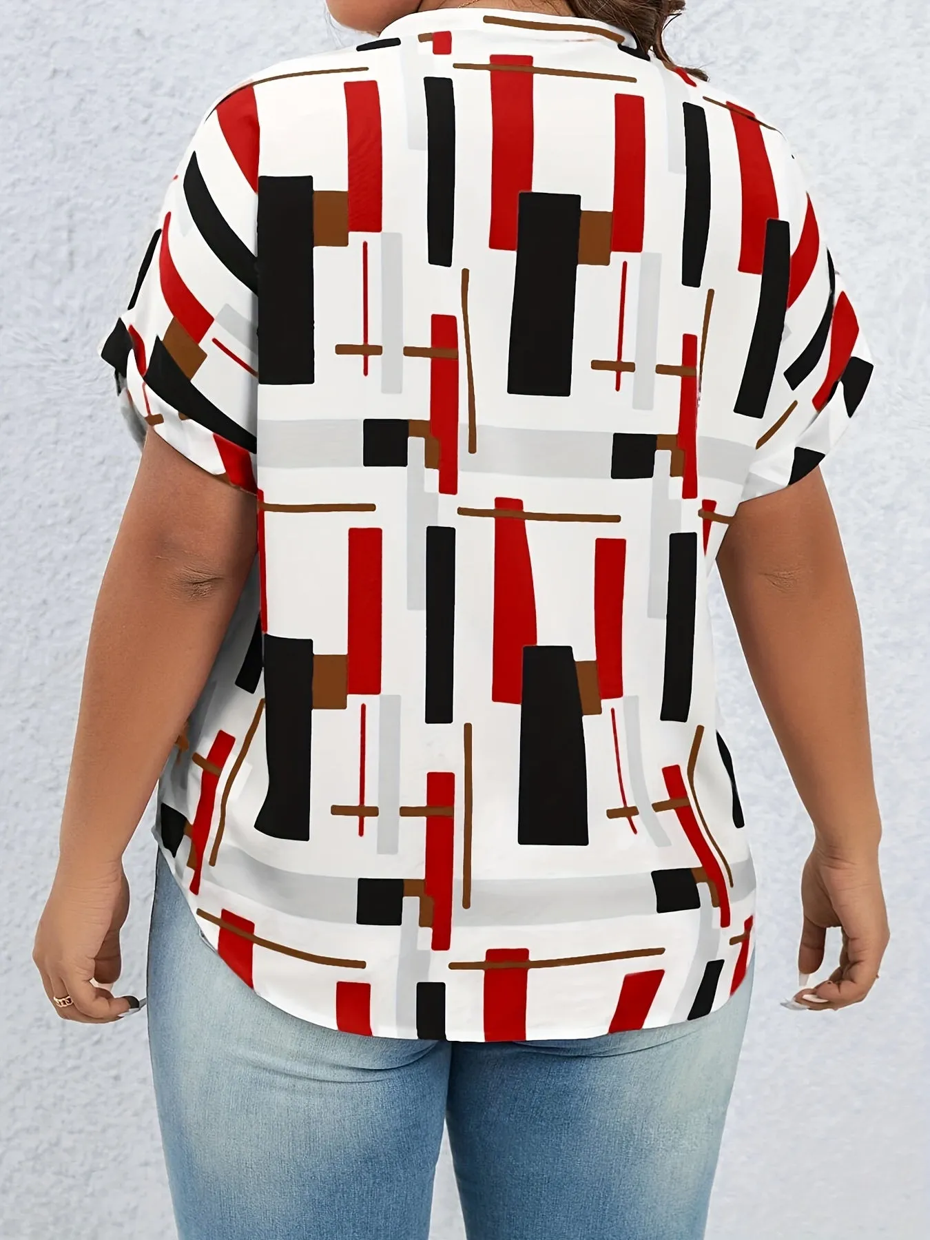 Chic Geometric Print Shirt for Curvy Women Everyday Style Essential