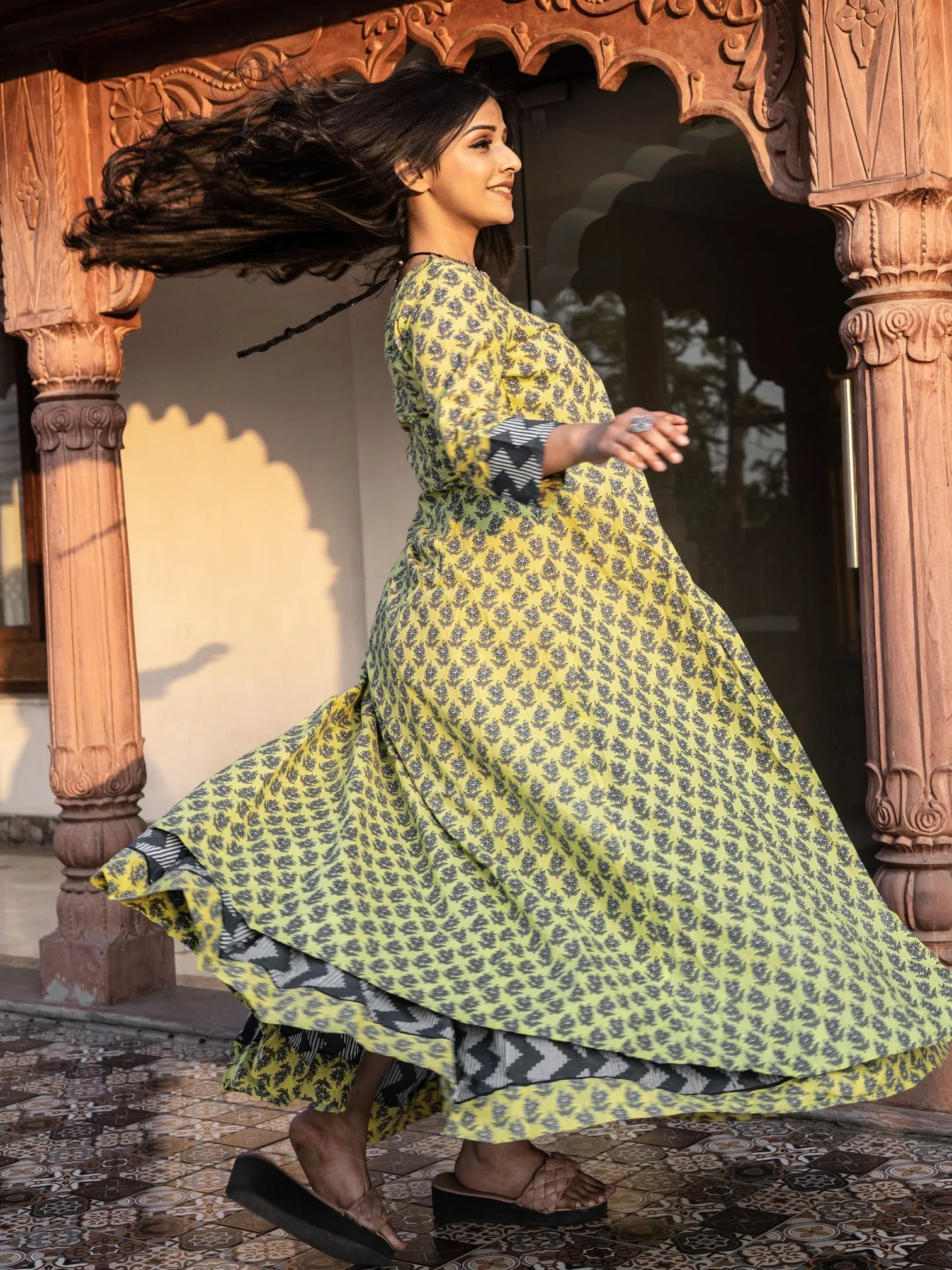 Women'S Yellow Shurg Style Cotton Kurta With Skirt